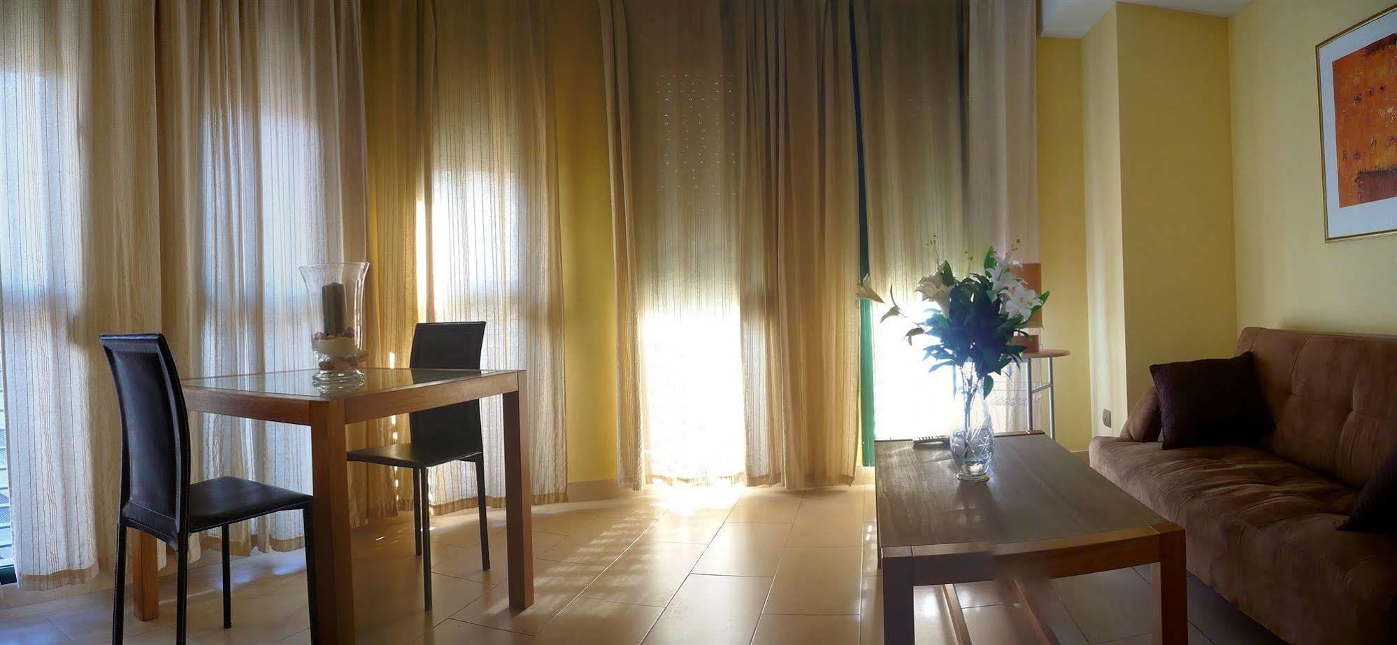 Apartamentos Suites Oficentro Màlaga Exteriér fotografie
